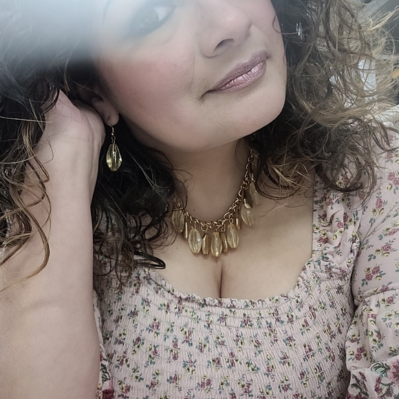 Meet your Posher, Lisa - Picture 3 of 6